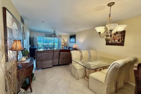 Condo in Hutchinson Island South, Florida, 2 bedrooms  № 2122740 - photo 13