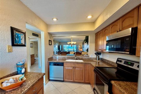 Condo in Hutchinson Island South, Florida, 2 bedrooms  № 2122740 - photo 10