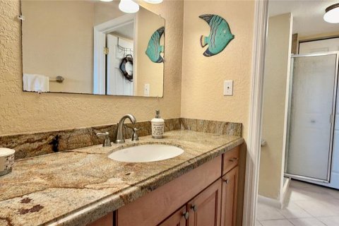 Condo in Hutchinson Island South, Florida, 2 bedrooms  № 2122740 - photo 21
