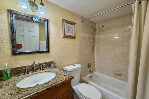 Condo in Hutchinson Island South, Florida, 2 bedrooms  № 2122740 - photo 17