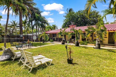 Propiedad comercial en venta en Fort Lauderdale, Florida № 1707789 - foto 11