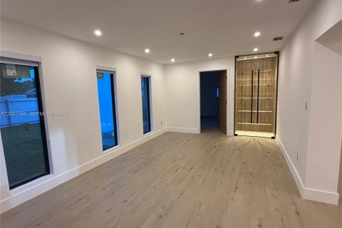 Casa en venta en Miami, Florida, 4 dormitorios, 171.78 m2 № 2170855 - foto 4