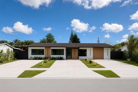 Casa en Miami, Florida 4 dormitorios, 171.78 m2 № 2170855
