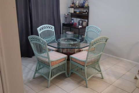 Condo in Stuart, Florida, 2 bedrooms  № 2245346 - photo 15