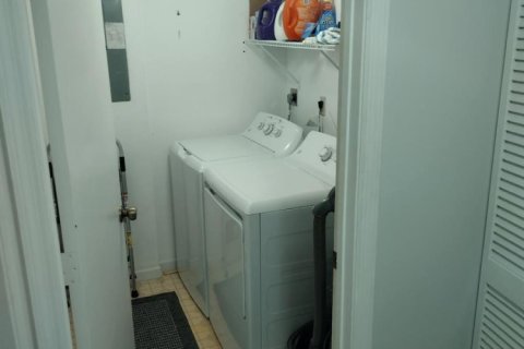 Condo in Stuart, Florida, 2 bedrooms  № 2245346 - photo 10