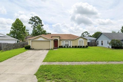 Villa ou maison à Deltona, Floride 3 chambres, 123.75 m2 № 2322695