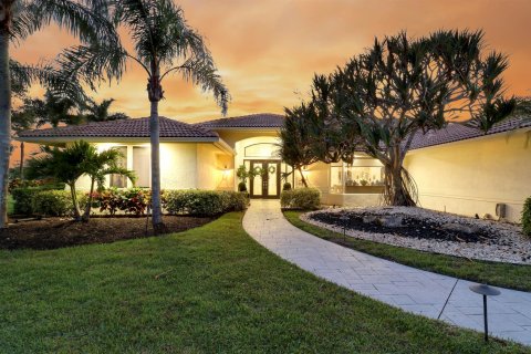 House in Palm Beach Gardens, Florida 5 bedrooms, 448.16 sq.m. № 2187444 - photo 2
