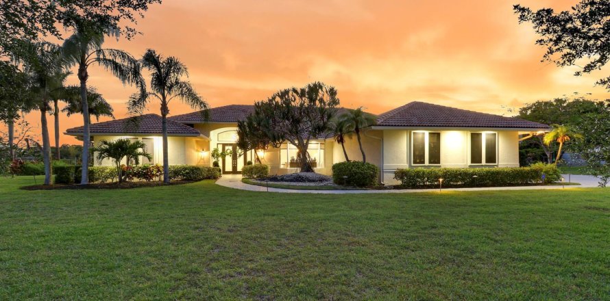 House in Palm Beach Gardens, Florida 5 bedrooms, 448.16 sq.m. № 2187444