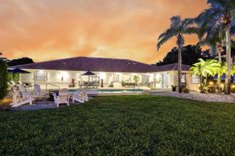 House in Palm Beach Gardens, Florida 5 bedrooms, 448.16 sq.m. № 2187444 - photo 4
