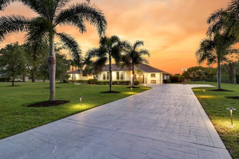 House in Palm Beach Gardens, Florida 5 bedrooms, 448.16 sq.m. № 2187444 - photo 3