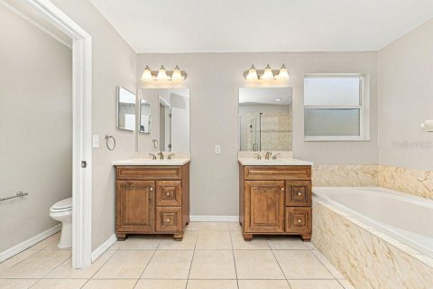 House in Riverview, Florida 4 bedrooms, 215.72 sq.m. № 2423718 - photo 11