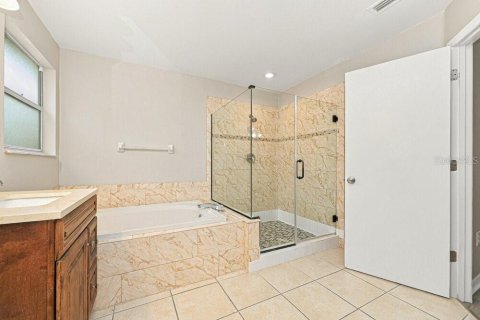 House in Riverview, Florida 4 bedrooms, 215.72 sq.m. № 2423718 - photo 12
