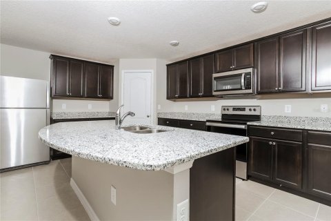 Casa en alquiler en Poinciana, Florida, 5 dormitorios, 149.02 m2 № 1843397 - foto 5