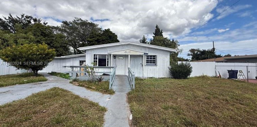 Дом в Майами, Флорида 4 спальни, 139.26м2 № 2048443