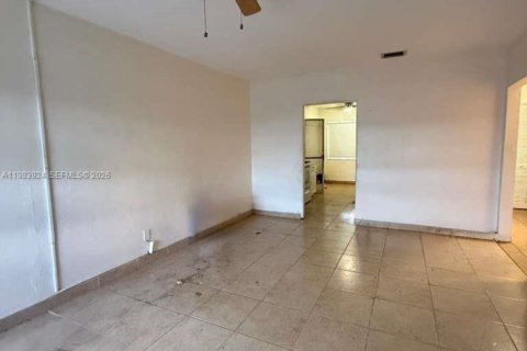 Купить виллу или дом в Майами, Флорида 4 спальни, 139.26м2, № 2048443 - фото 2