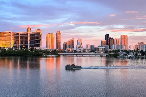 Condo in Aventura, Florida, 2 bedrooms № 1875045 - photo 1