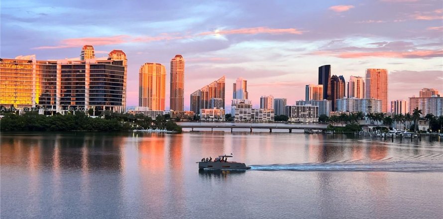 Condo in Aventura, Florida, 2 bedrooms № 1875045