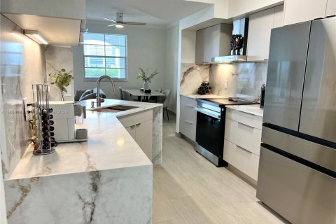 Condo in Aventura, Florida, 2 bedrooms № 1875045 - photo 17