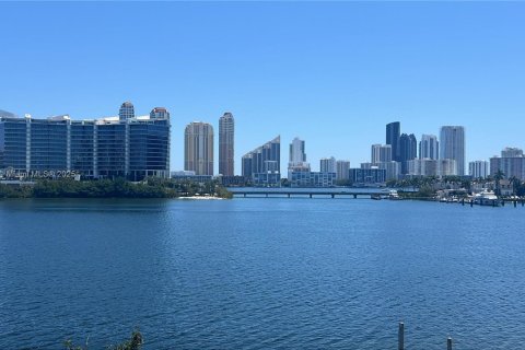 Condo in Aventura, Florida, 2 bedrooms № 1875045 - photo 9