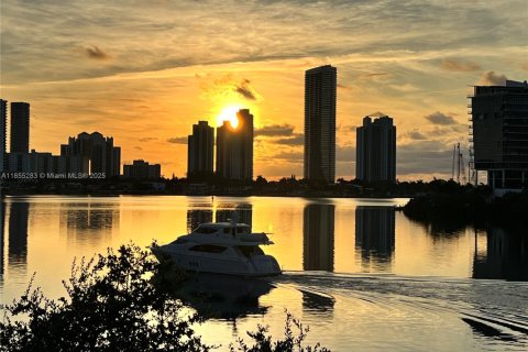 Condo in Aventura, Florida, 2 bedrooms № 1875045 - photo 10