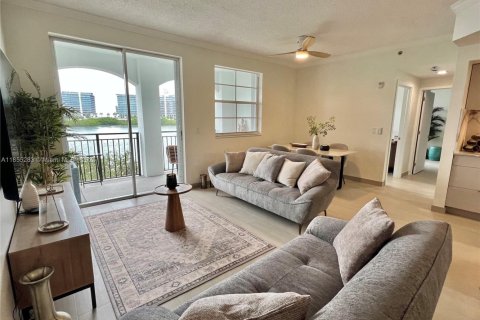 Condo in Aventura, Florida, 2 bedrooms № 1875045 - photo 2