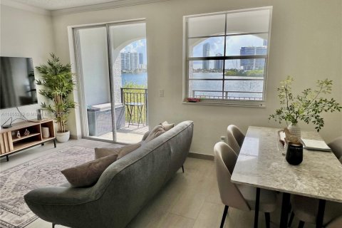 Condo in Aventura, Florida, 2 bedrooms № 1875045 - photo 5