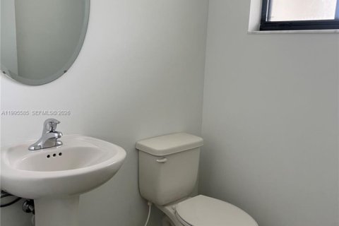 Купить таунхаус в Майами, Флорида 3 спальни, 124.02м2, № 2145843 - фото 7