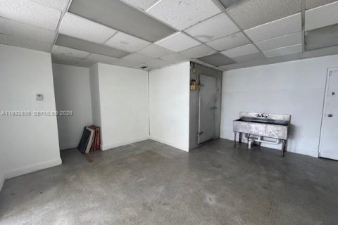 Immobilier commercial à vendre à Miami, Floride № 2049217 - photo 11