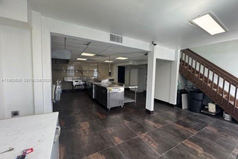 Immobilier commercial à vendre à Miami, Floride № 2049217 - photo 6