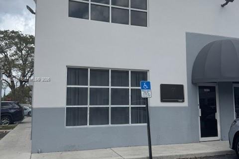 Immobilier commercial à vendre à Miami, Floride № 2049217 - photo 3