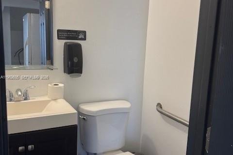 Immobilier commercial à vendre à Miami, Floride № 2049217 - photo 12