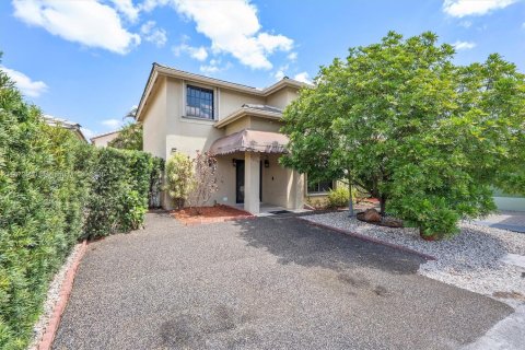 Casa en venta en Miami Gardens, Florida, 3 dormitorios, 144.56 m2 № 1897830 - foto 1
