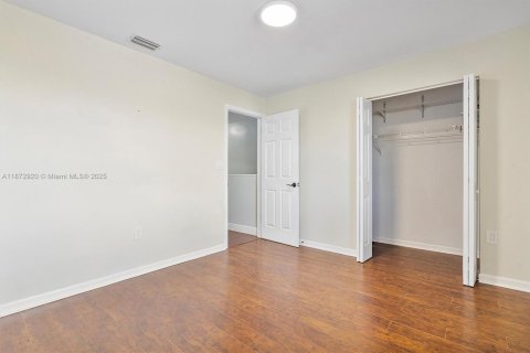 Casa en venta en Miami Gardens, Florida, 3 dormitorios, 144.56 m2 № 1897830 - foto 29
