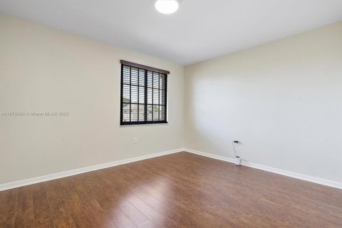 Casa en venta en Miami Gardens, Florida, 3 dormitorios, 144.56 m2 № 1897830 - foto 26