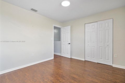 Casa en venta en Miami Gardens, Florida, 3 dormitorios, 144.56 m2 № 1897830 - foto 28