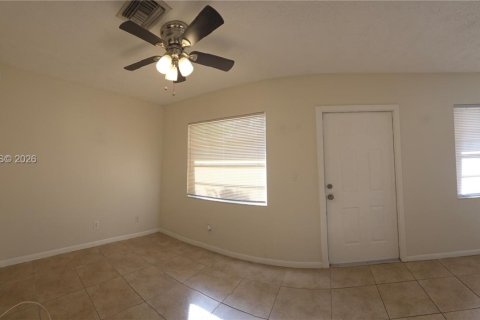 Apartamento en alquiler en Hollywood, Florida, 1 dormitorio, 49.24 m2 № 2026050 - foto 3