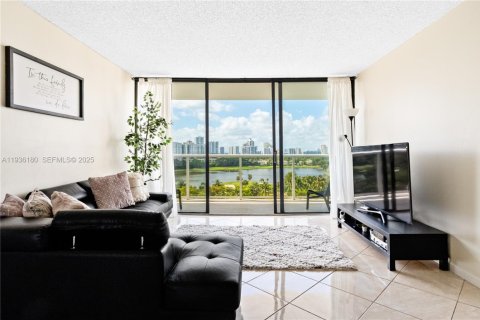 Condo in Aventura, Florida, 2 bedrooms  № 1994244 - photo 2