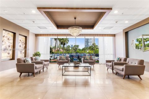 Condo in Aventura, Florida, 2 bedrooms  № 1994244 - photo 14