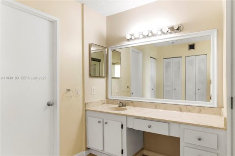 Condo in Aventura, Florida, 2 bedrooms  № 1994244 - photo 8