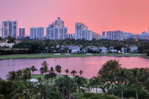 Condo in Aventura, Florida, 2 bedrooms  № 1994244 - photo 1