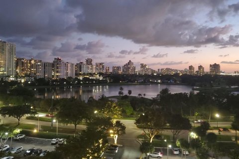 Condo in Aventura, Florida, 2 bedrooms  № 1994244 - photo 15