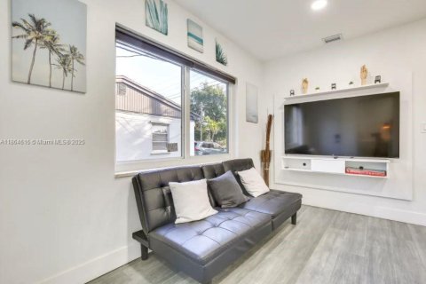 Casa en alquiler en North Miami Beach, Florida, 2 dormitorios № 1979213 - foto 7