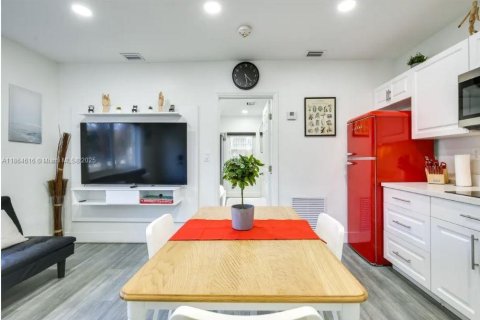 Casa en alquiler en North Miami Beach, Florida, 2 dormitorios № 1979213 - foto 5