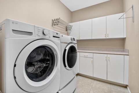 Купить виллу или дом в Лейк-Уорт, Флорида 5 комнат, 217.67м2, № 2085294 - фото 11