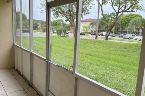 Condominio en venta en Pembroke Pines, Florida, 1 dormitorio, 75.34 m2 № 1228797 - foto 1