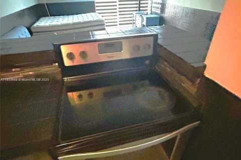 Condominio en alquiler en Miami Beach, Florida, 34.37 m2 № 1957289 - foto 14