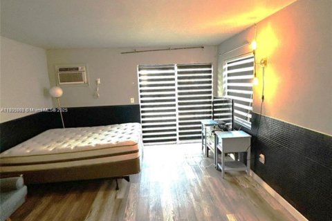 Condominio en alquiler en Miami Beach, Florida, 34.37 m2 № 1957289 - foto 2