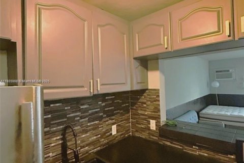 Condominio en alquiler en Miami Beach, Florida, 34.37 m2 № 1957289 - foto 15