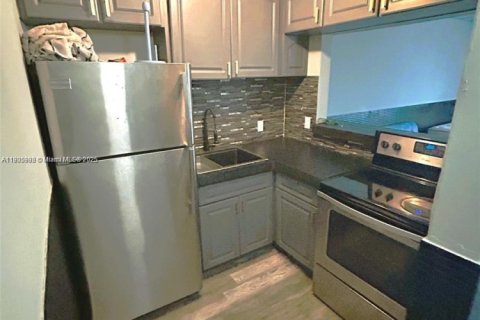 Condominio en alquiler en Miami Beach, Florida, 34.37 m2 № 1957289 - foto 1