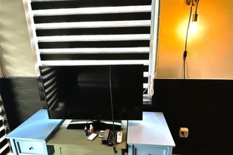 Condominio en alquiler en Miami Beach, Florida, 34.37 m2 № 1957289 - foto 7